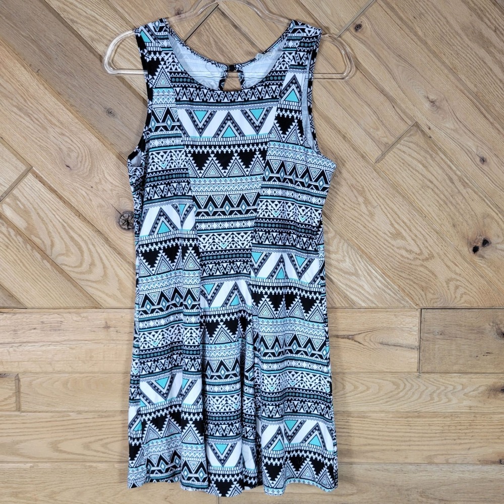 Mudd Womens Size M Tribal Print Sleeveless Dress With Keyhole Back Detail